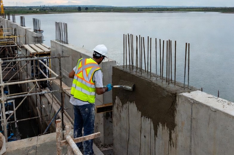 Sealing joints and cracks